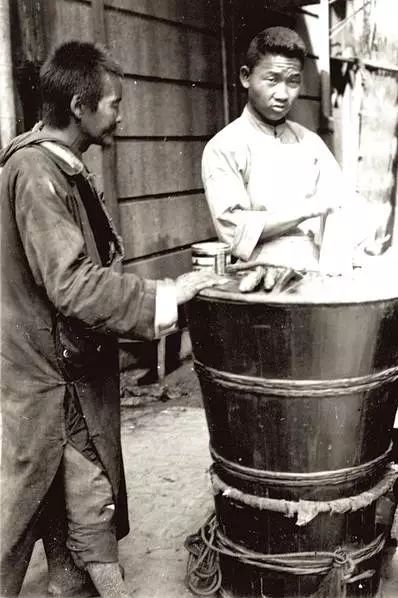 请赐我一双翅膀是什么样的背景 该电视剧是根据小说改编的:熊猫体育(图2) xiongmao体育