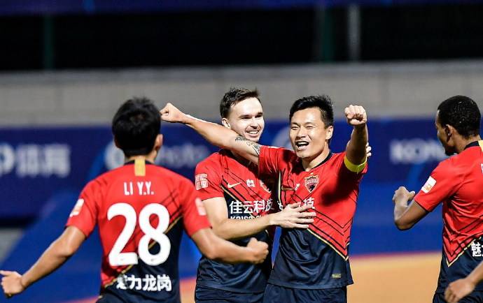 “熊猫体育”
今晚！中超战2场 申花+苏宁隔空暗战！让路天下足球 央视这样直播(图7)